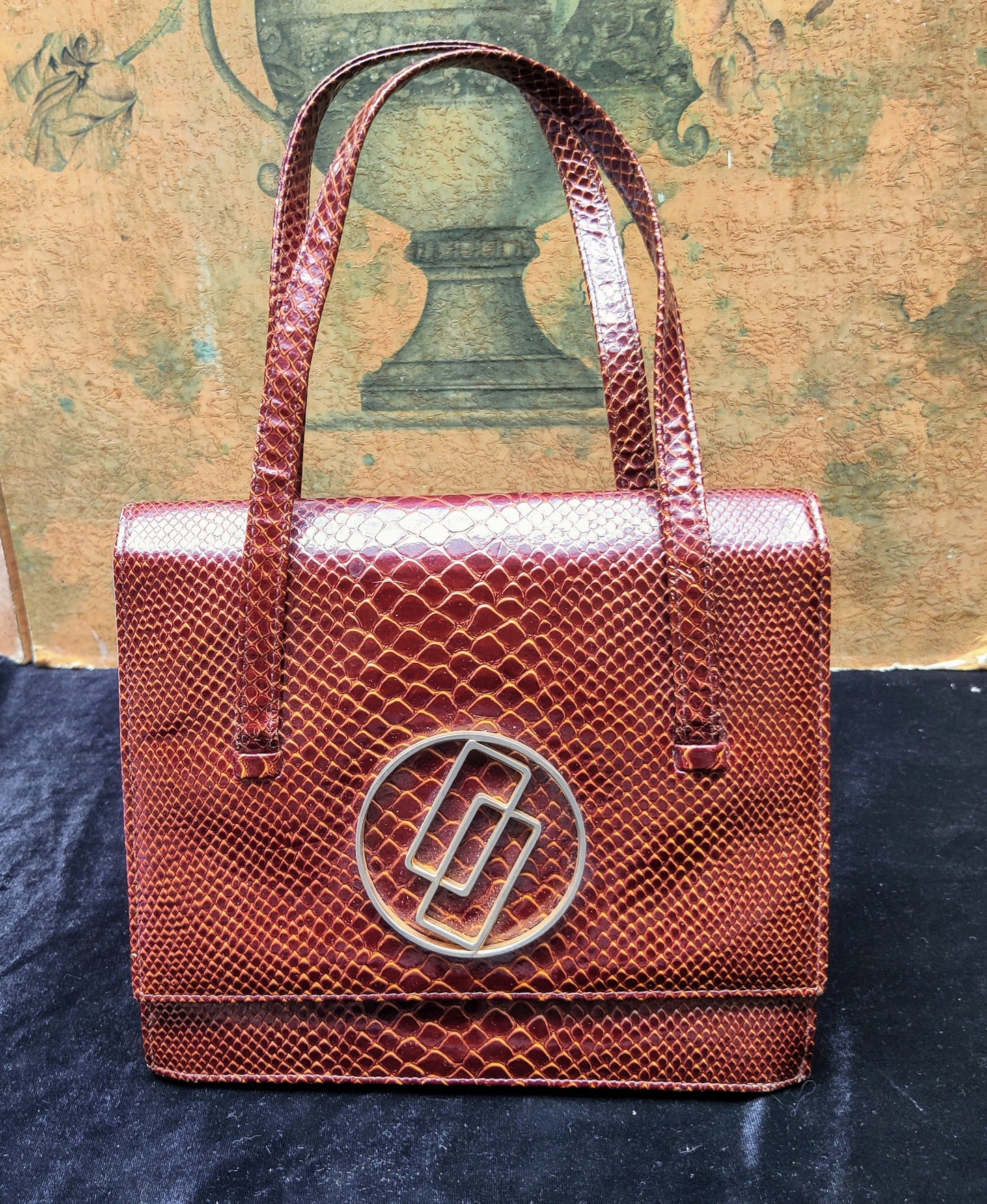 Beautiful brown vintage leather croc mod handbag.