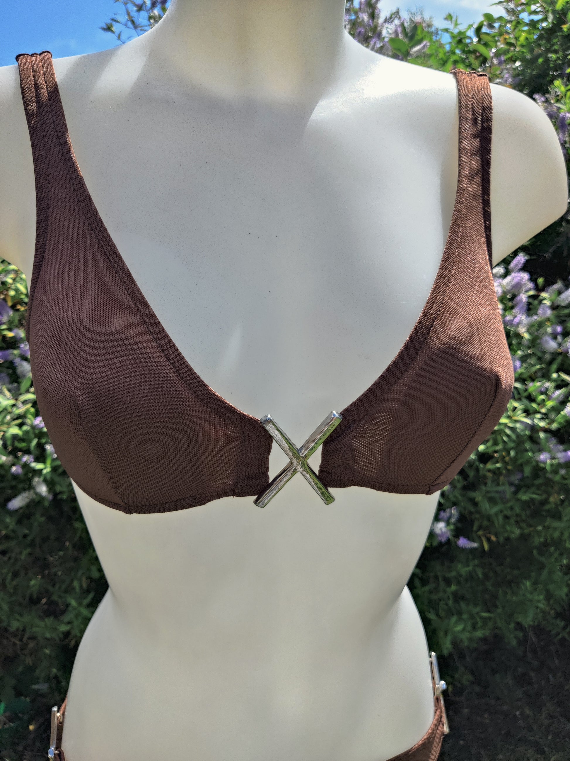 Bikini top with X buckle