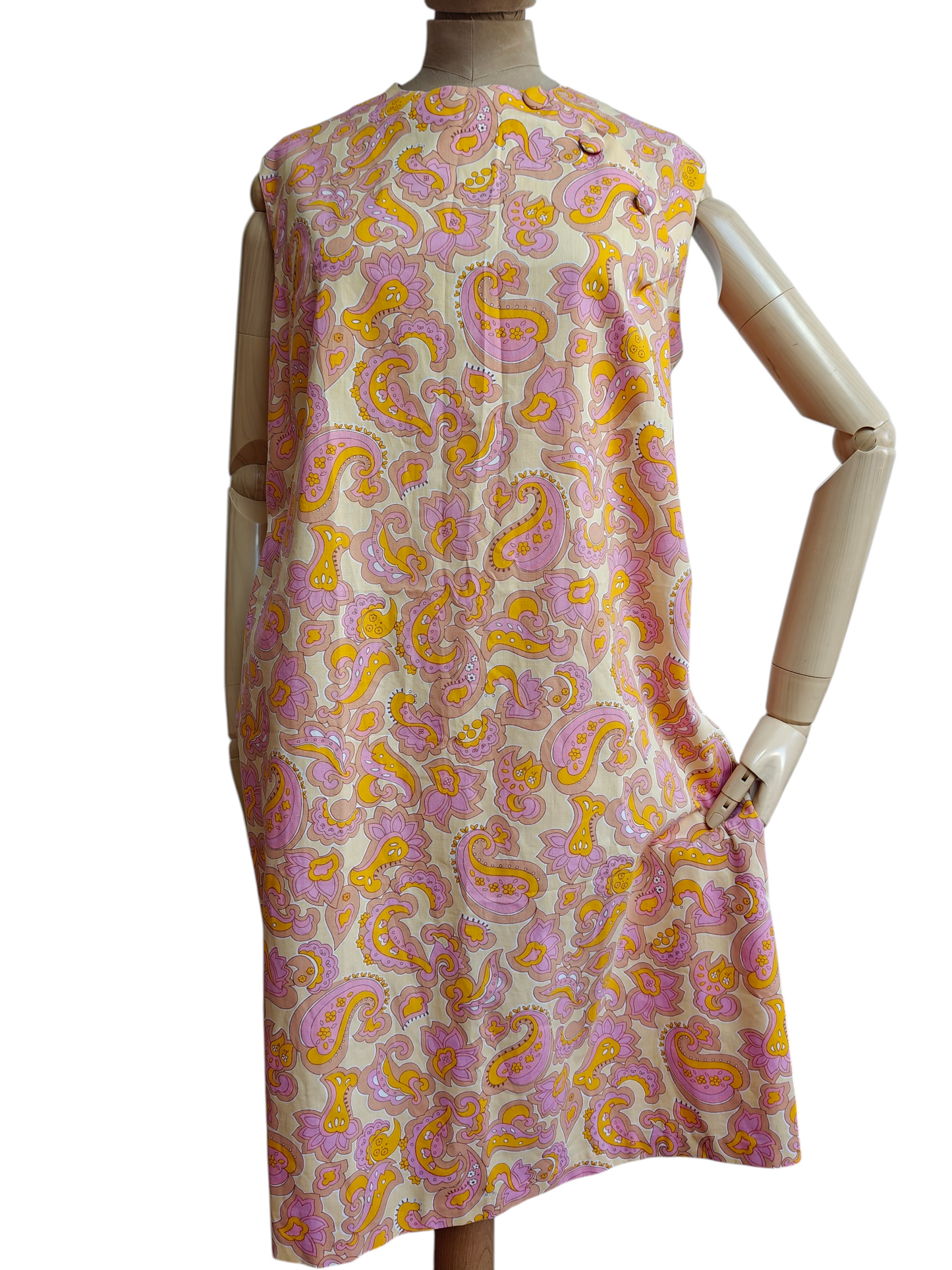 stunning vintage paisley print in pink and yellow