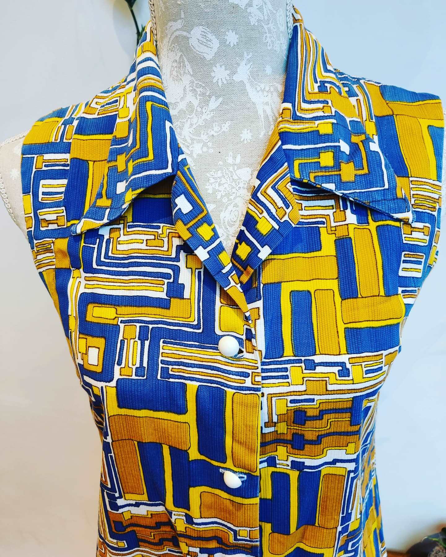 Vintage blue and mustard yellow geometric print dress. size 12.