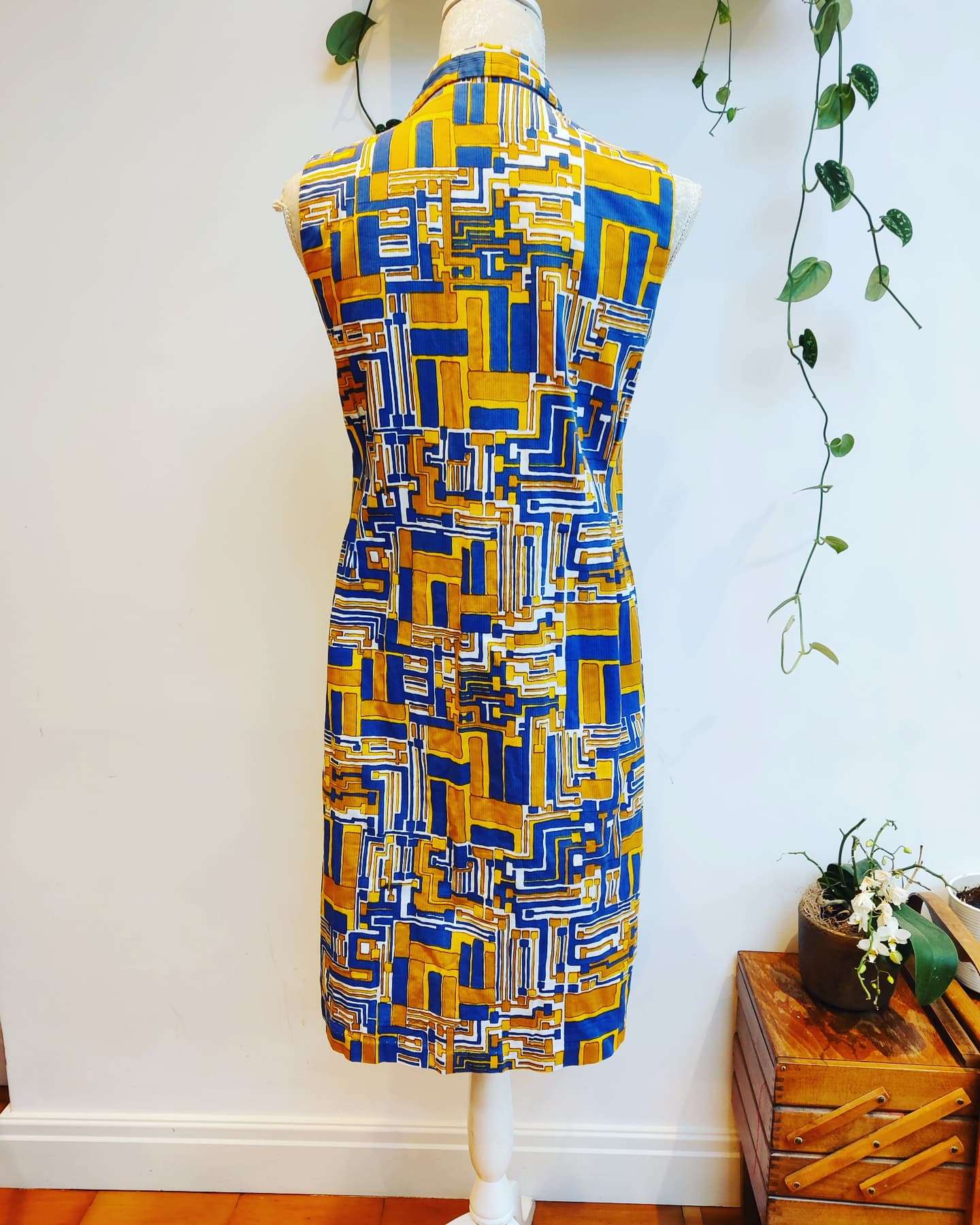 Vintage blue and mustard yellow geometric print dress. size 12.