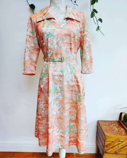 1970s pastel colour floral day dress. Size 14-16