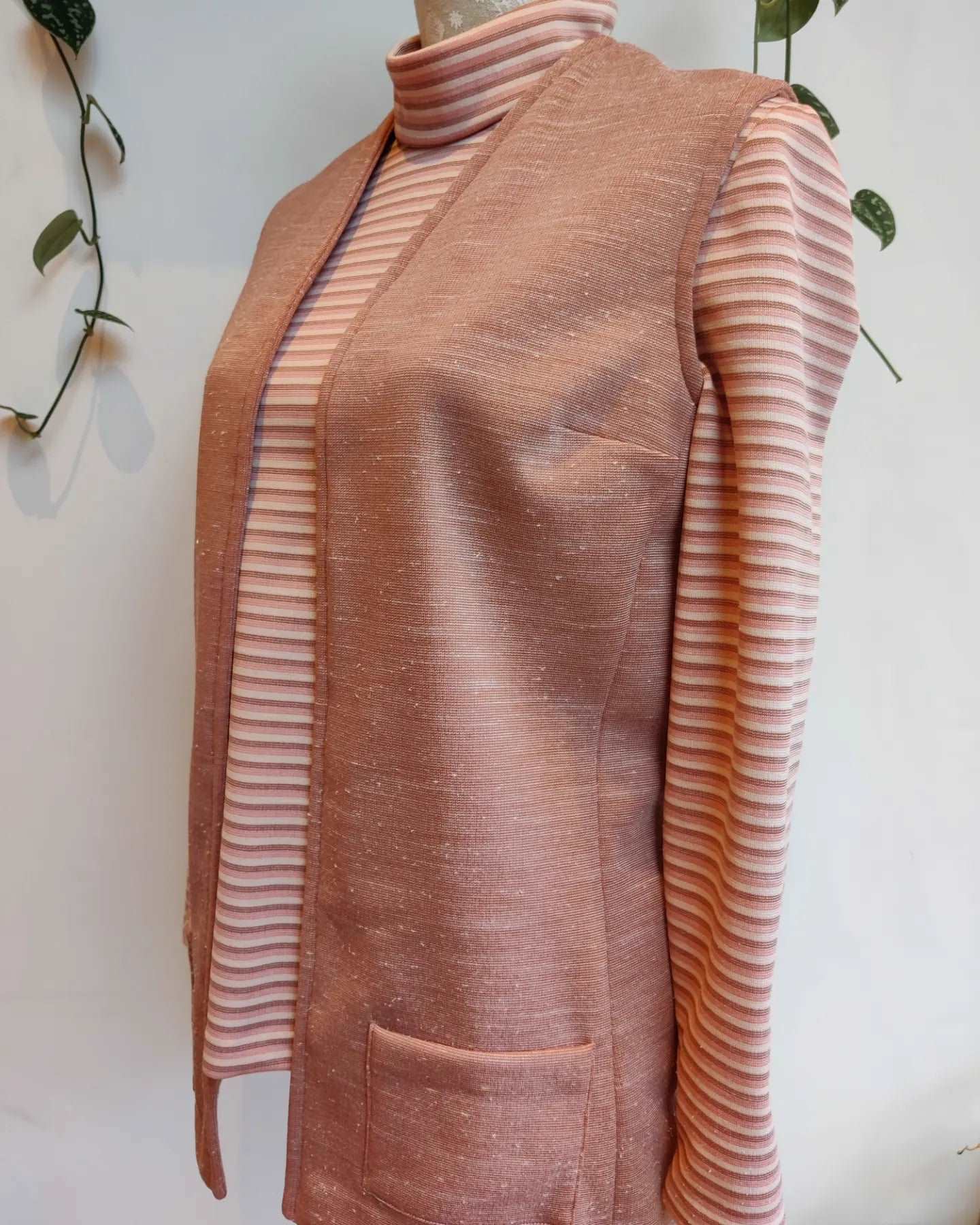 Amazing 1960s dusky pink stripe mod top and waistcoat co-ord. Size 12-14.