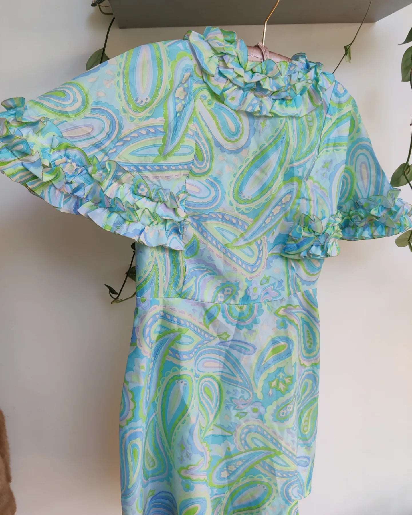 Incredible ruffle cape like sleeves. 60's mini dress.