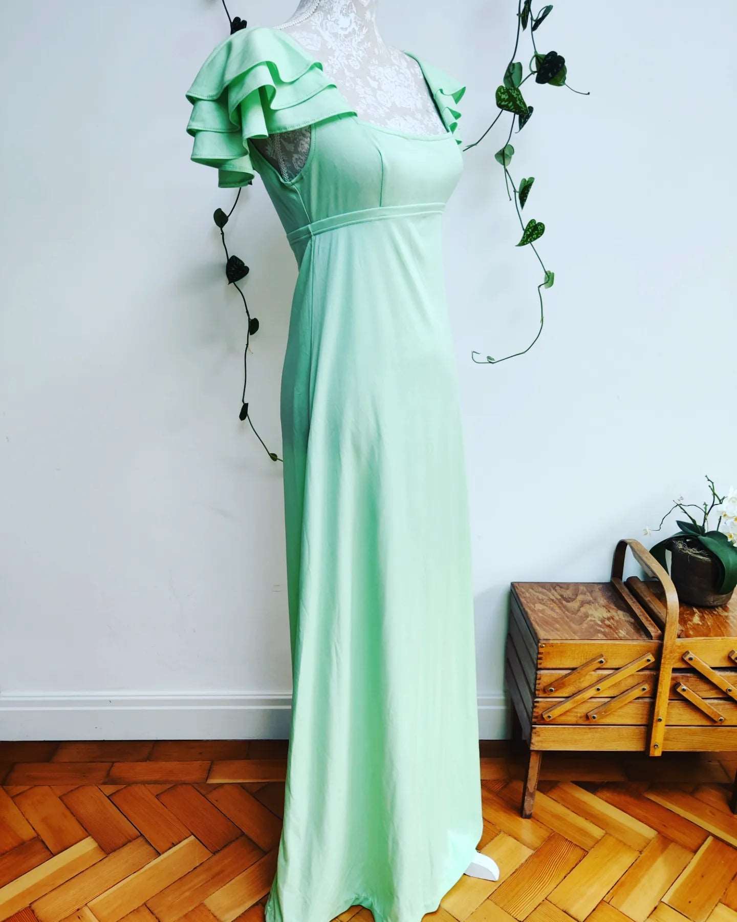 Beautiful vintage mint green maxi dress with ruffle frill sleeves. Size 8.