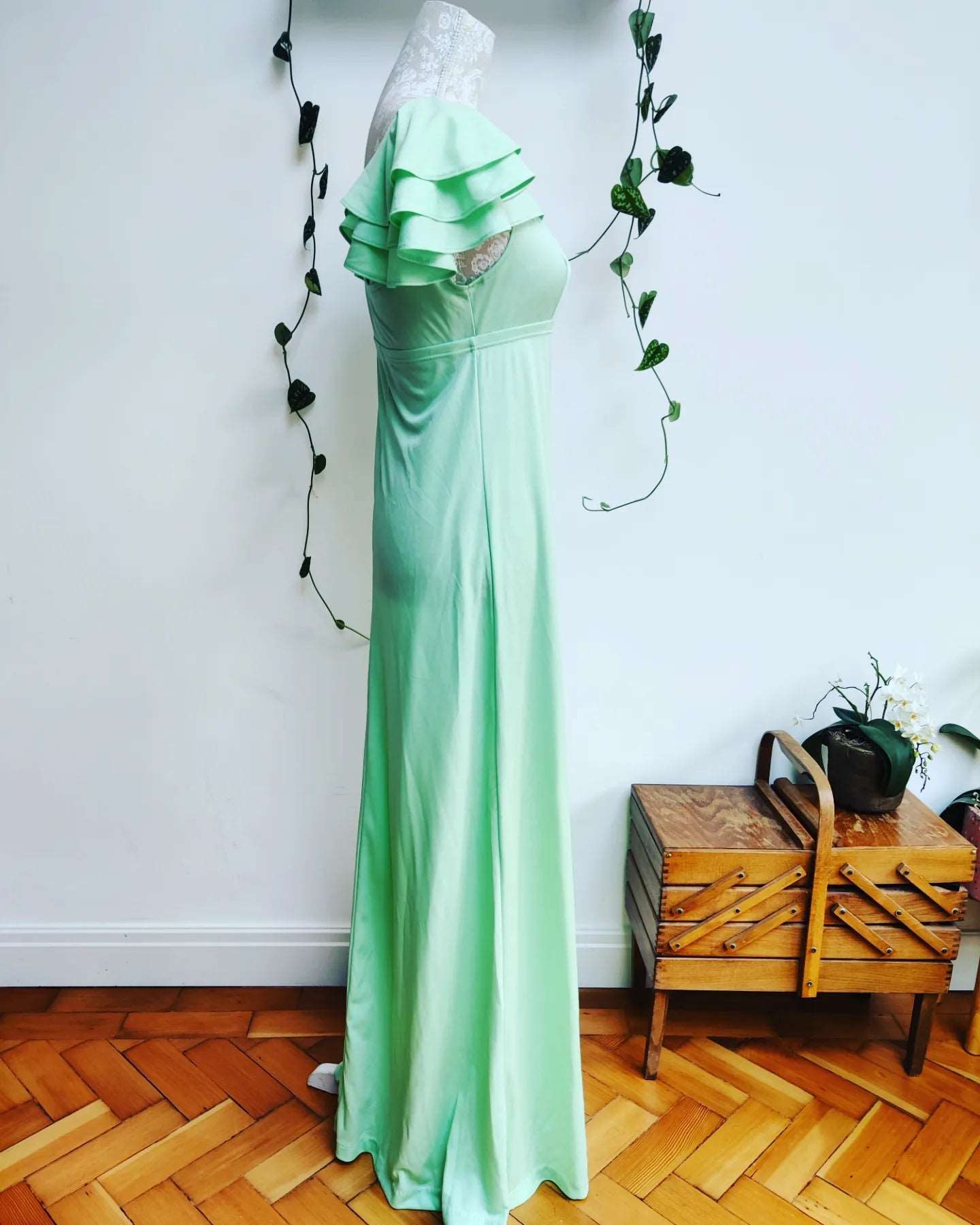 Beautiful vintage mint green maxi dress with ruffle frill sleeves. Size 8.