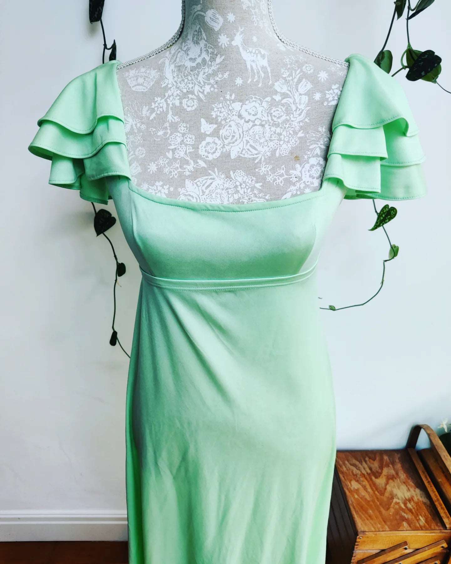 Beautiful vintage mint green maxi dress with ruffle frill sleeves. Size 8.