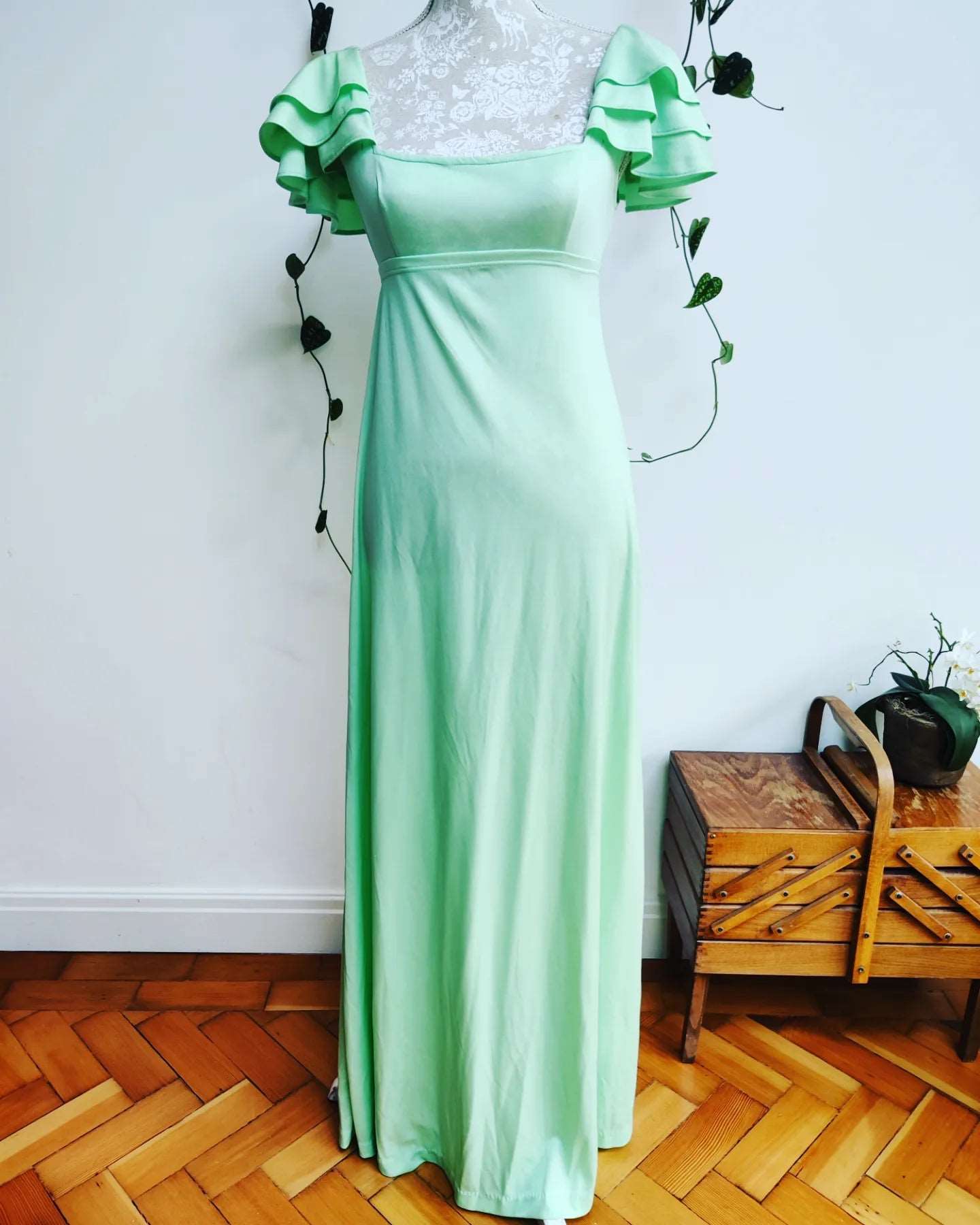 Beautiful vintage mint green maxi dress with ruffle frill sleeves. Size 8.