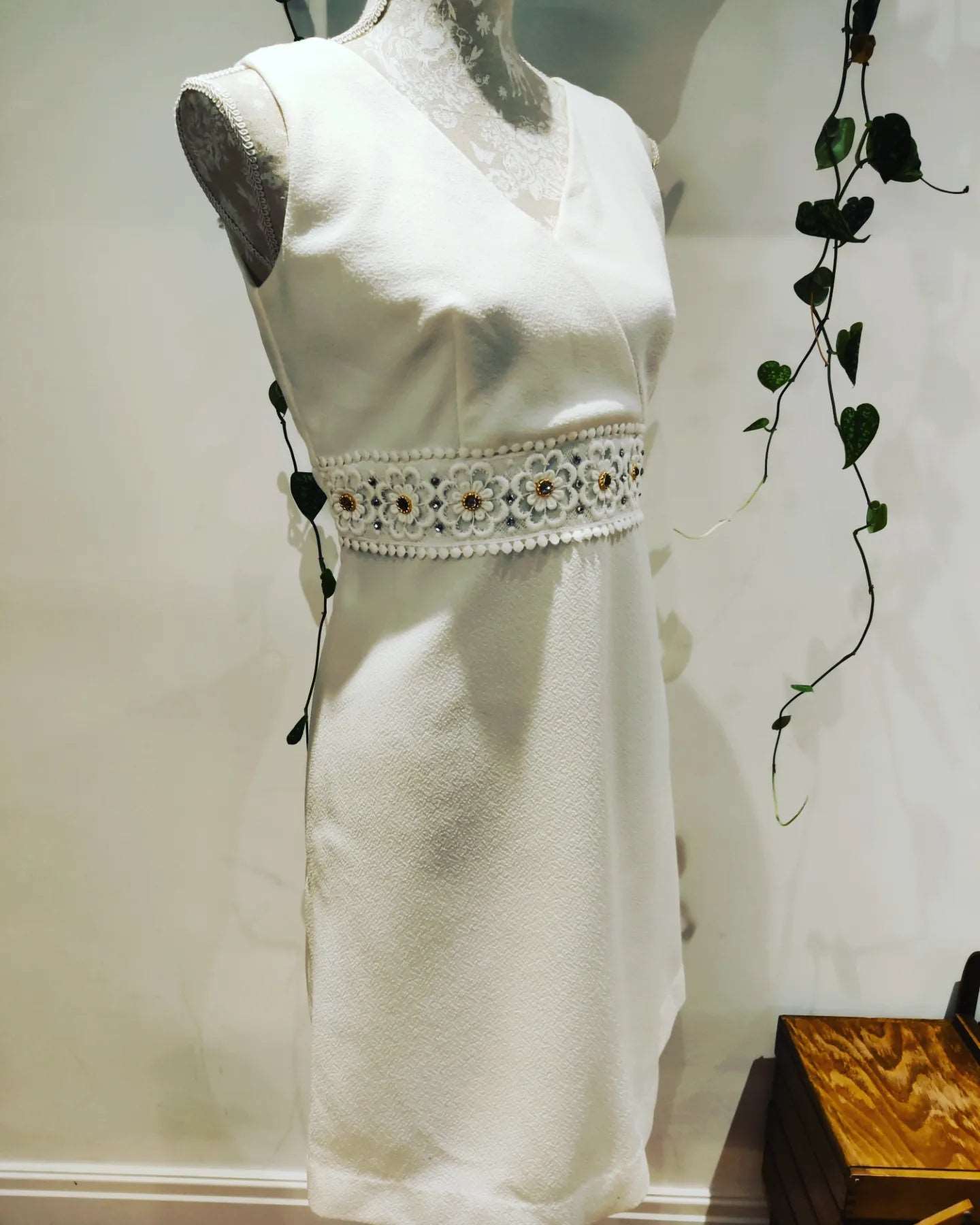 White 60s modette mini dress. Size 10