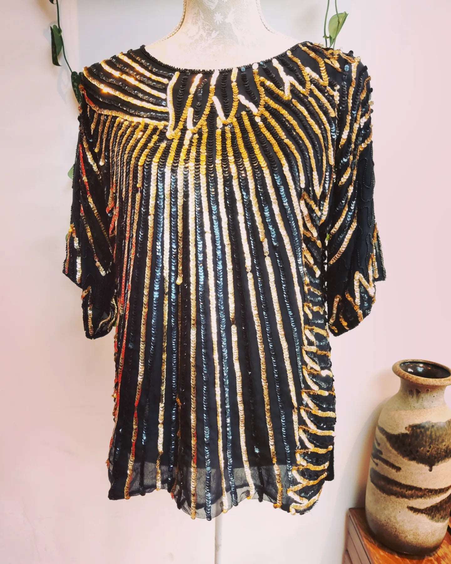 Frank Usher vintage sequin party top. Size 10, 12, 14. Black and gold.