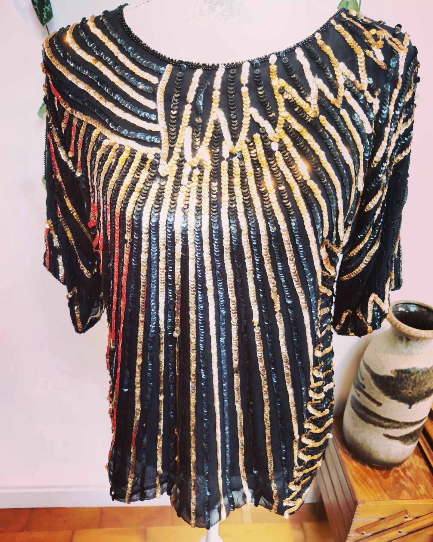 Frank Usher vintage sequin party top. Size 10, 12, 14. Black and gold.