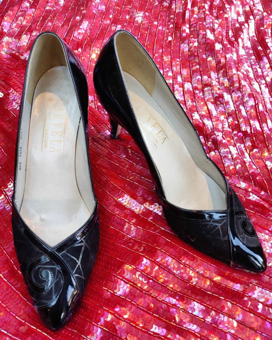 1980s black patent carvela heeled shoes. Size 7.