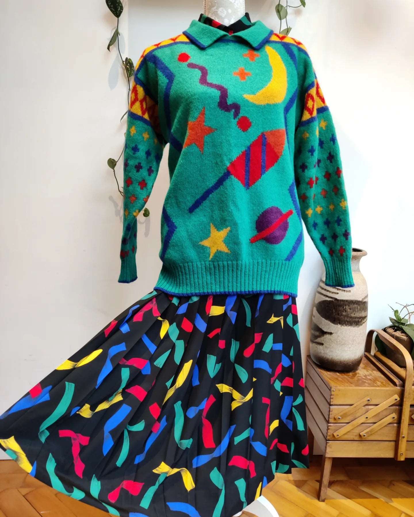 multicoloured retro jumper. size 10-12.