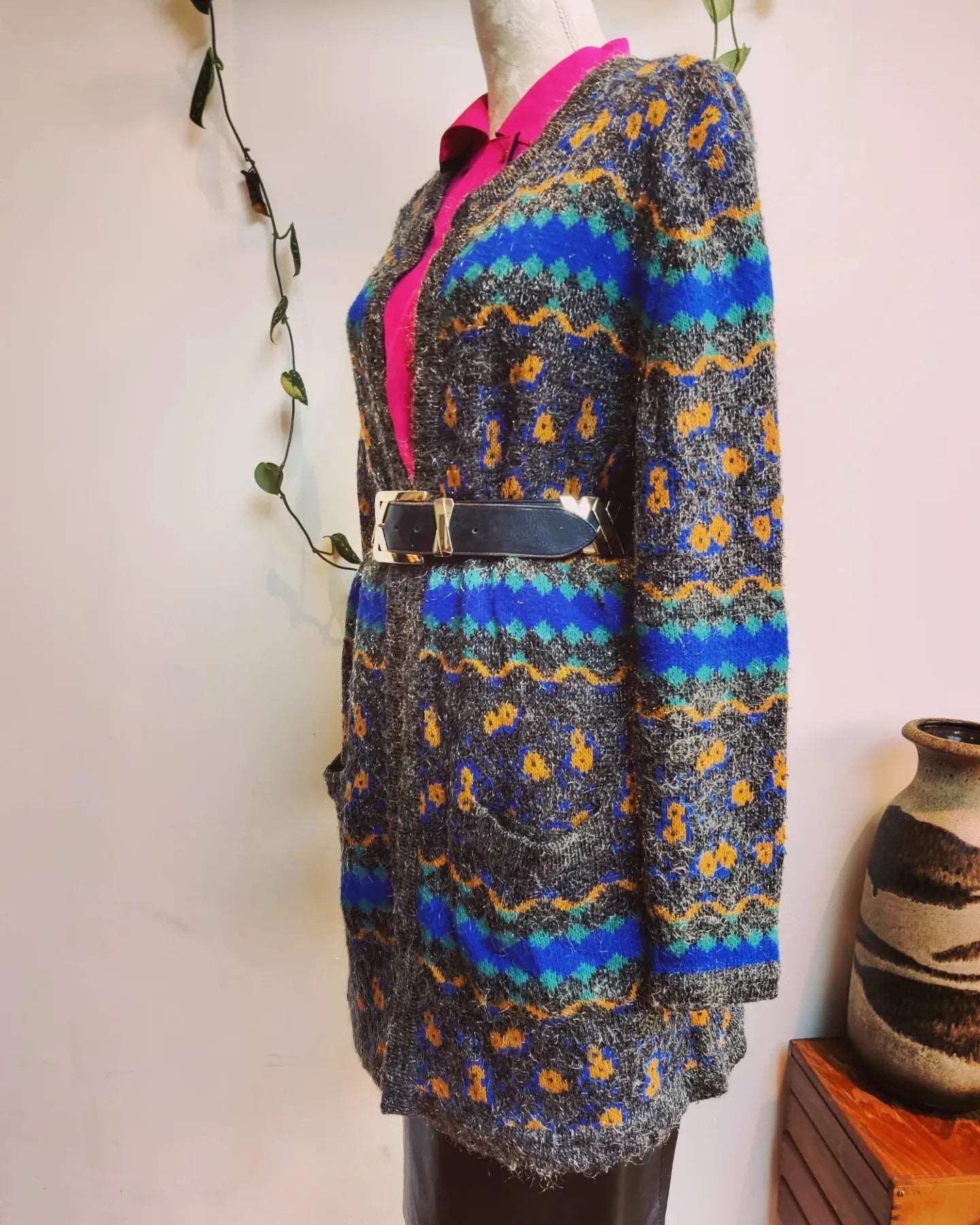 Vintage multicoloured knitted cardigan. Size 12-18.