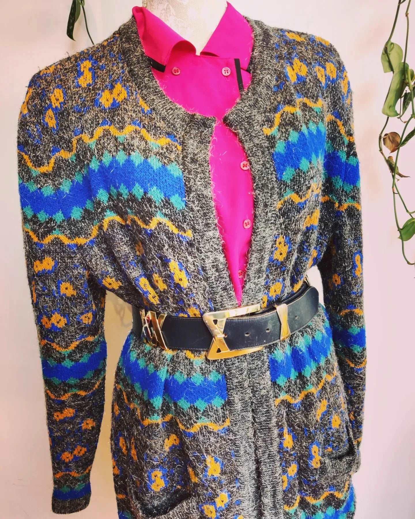 Vintage multicoloured knitted cardigan. Size 12-18.