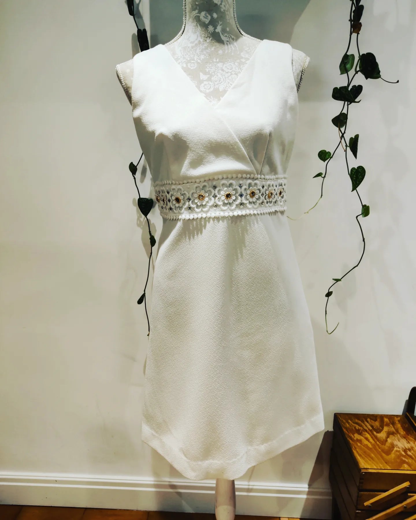 White 60s modette mini dress. Size 10