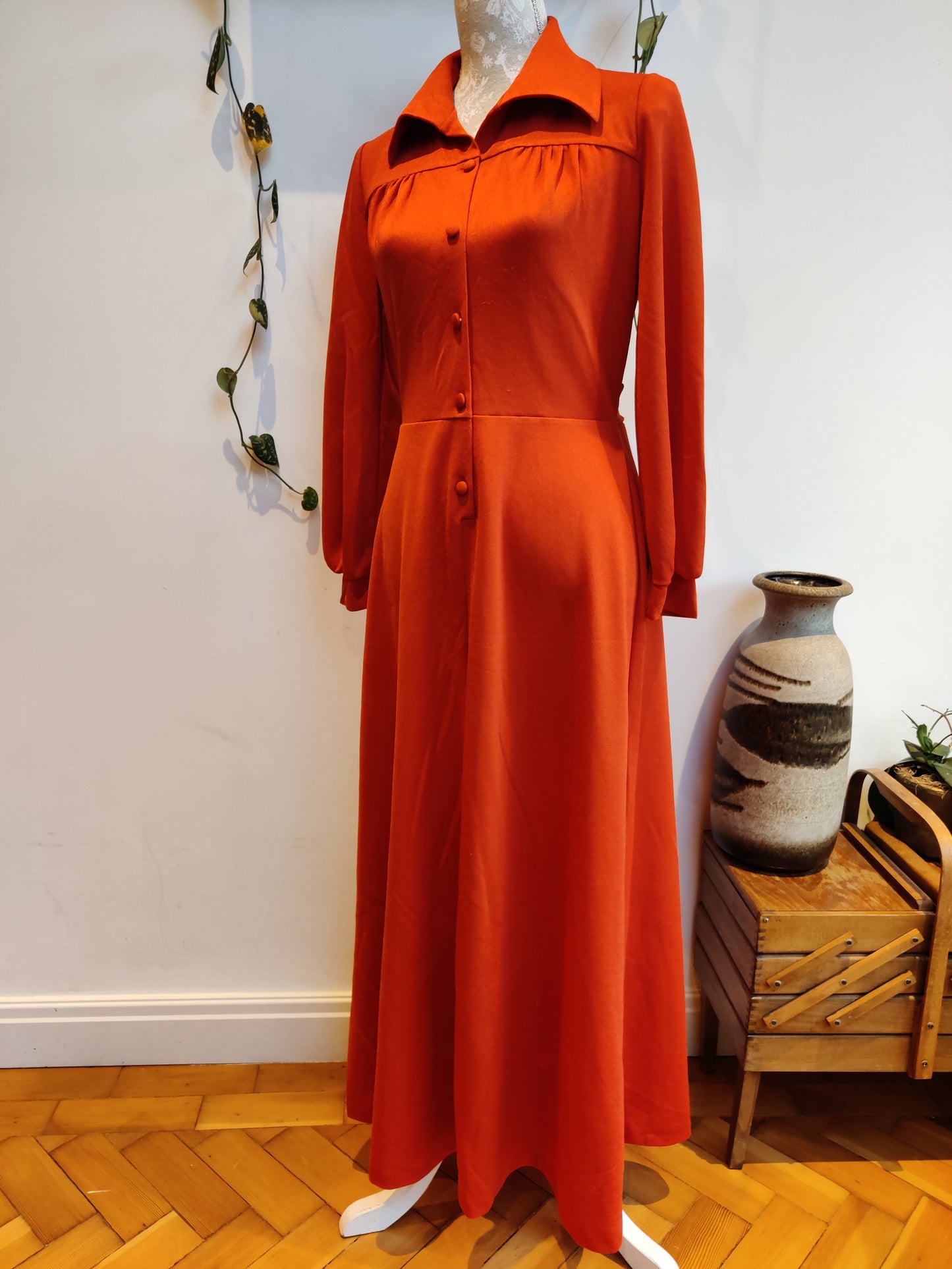 Red vintage maxi dress. 1970s belted dress. Size 12.