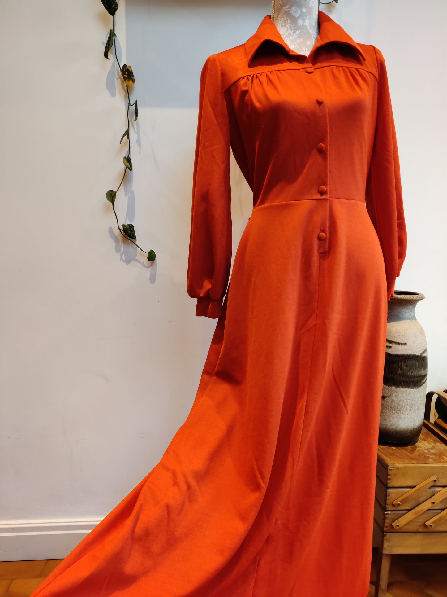 Red vintage maxi dress. 1970s belted dress. Size 12.