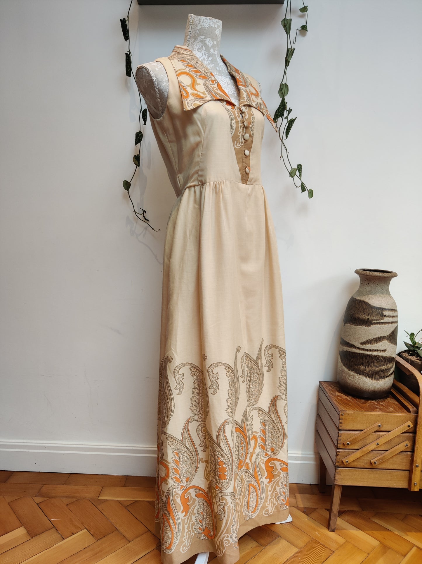 retro maxi dress