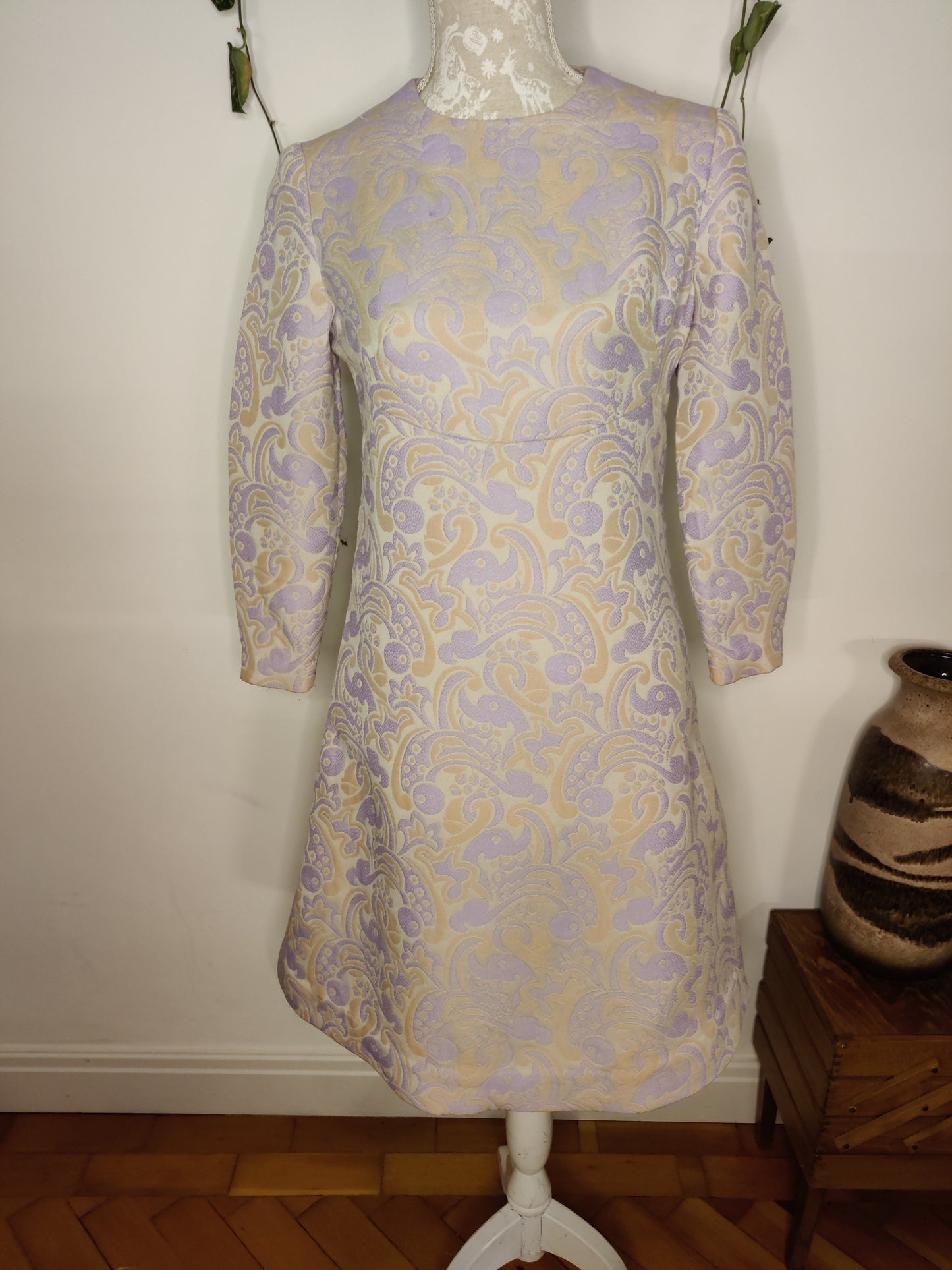 Stunning vintage modette dress in lilac