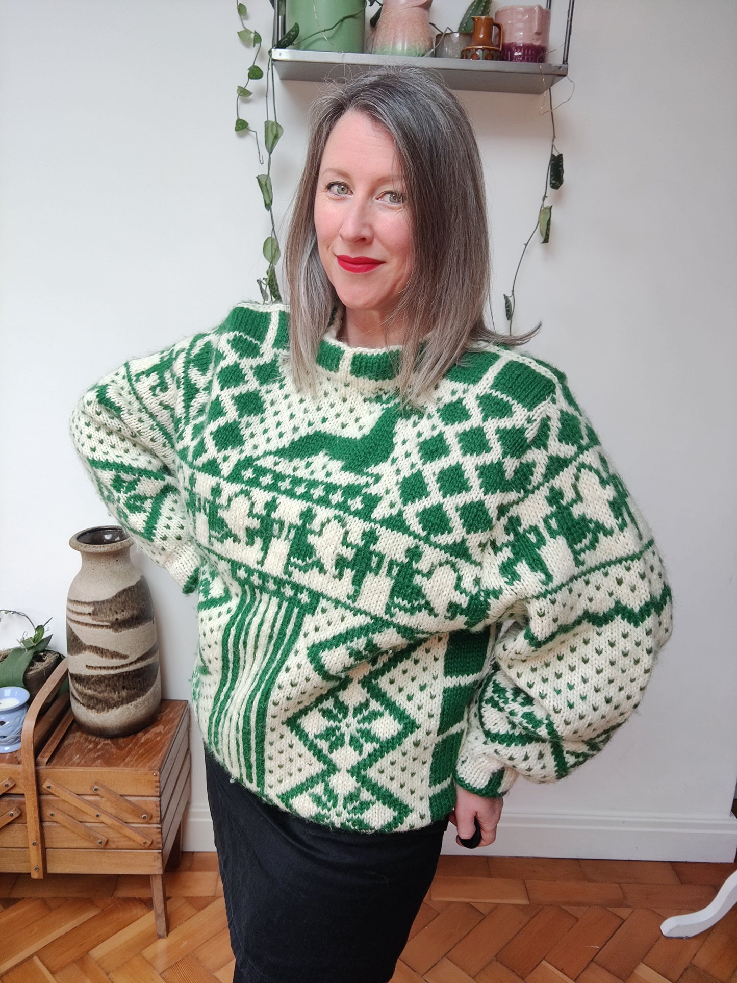 Vintage green and cream knitted jumper. Size 12.