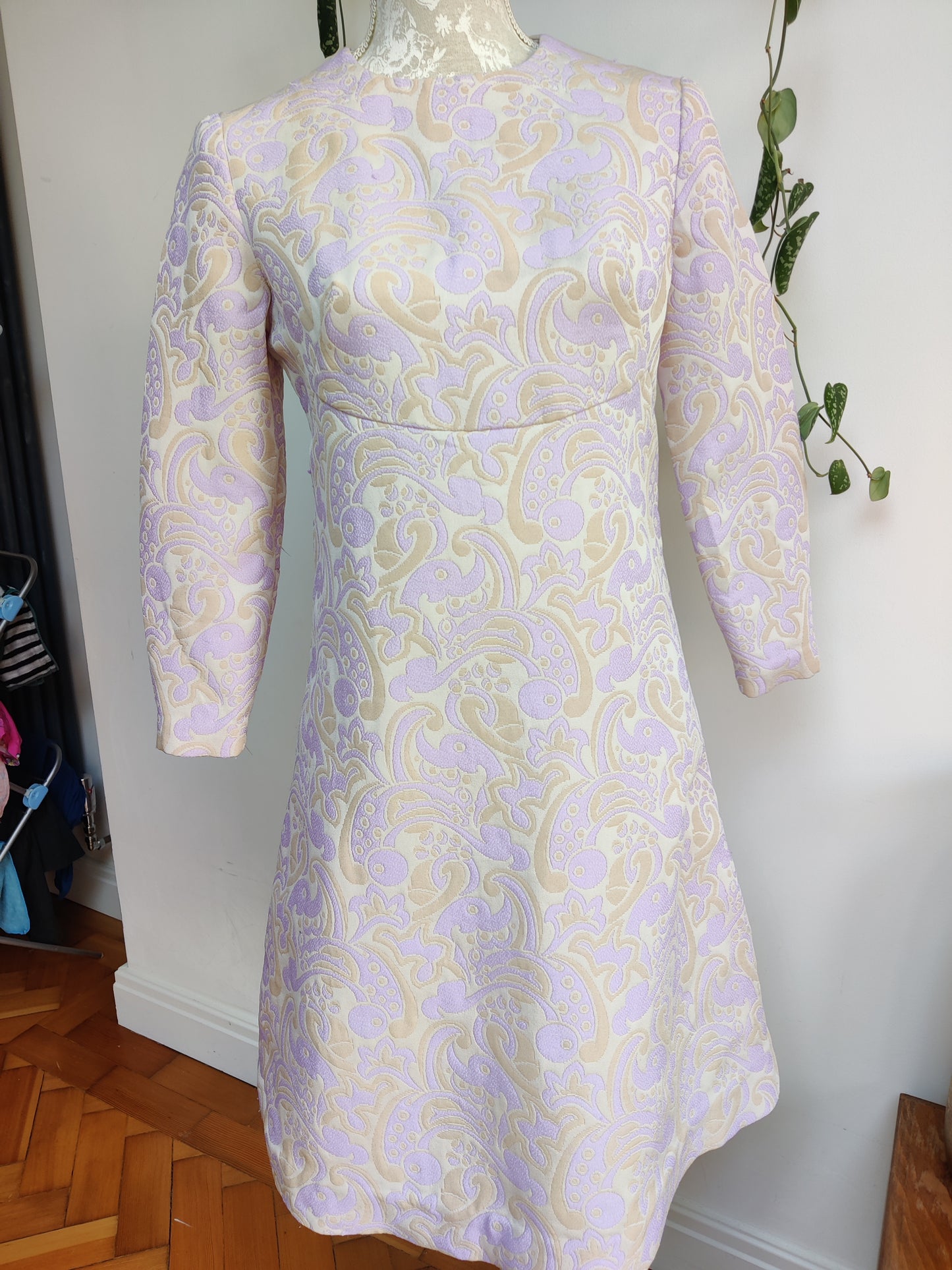 Incredible genuine vintage 60s mod dress in lilac. Size 10