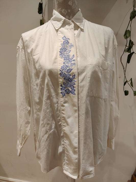 Stunning white blouse with blue embroidery. Size 18