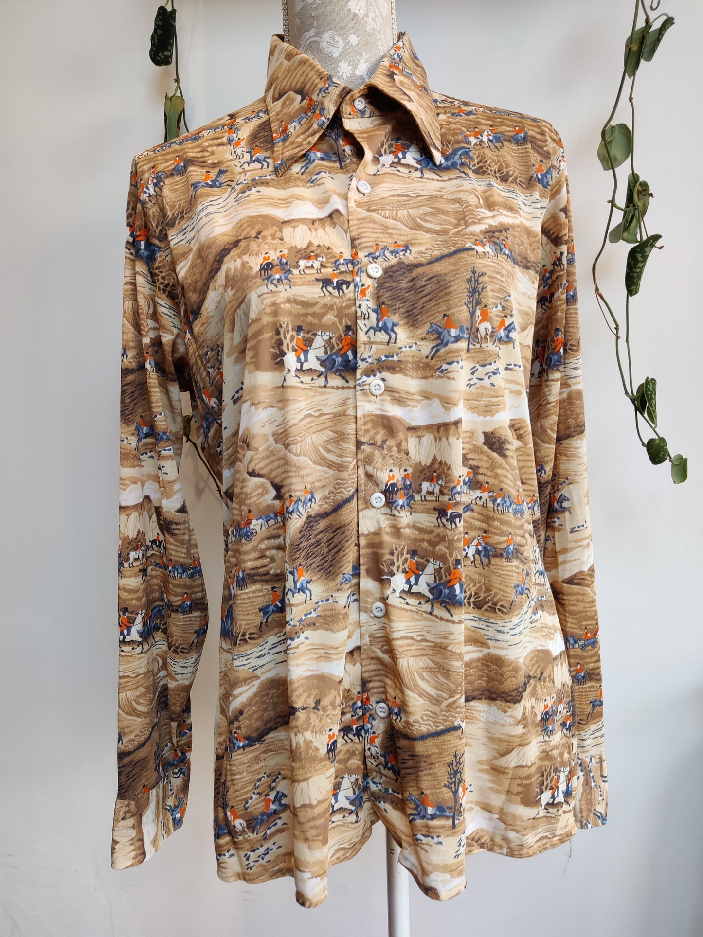 70s shirt with novelty print